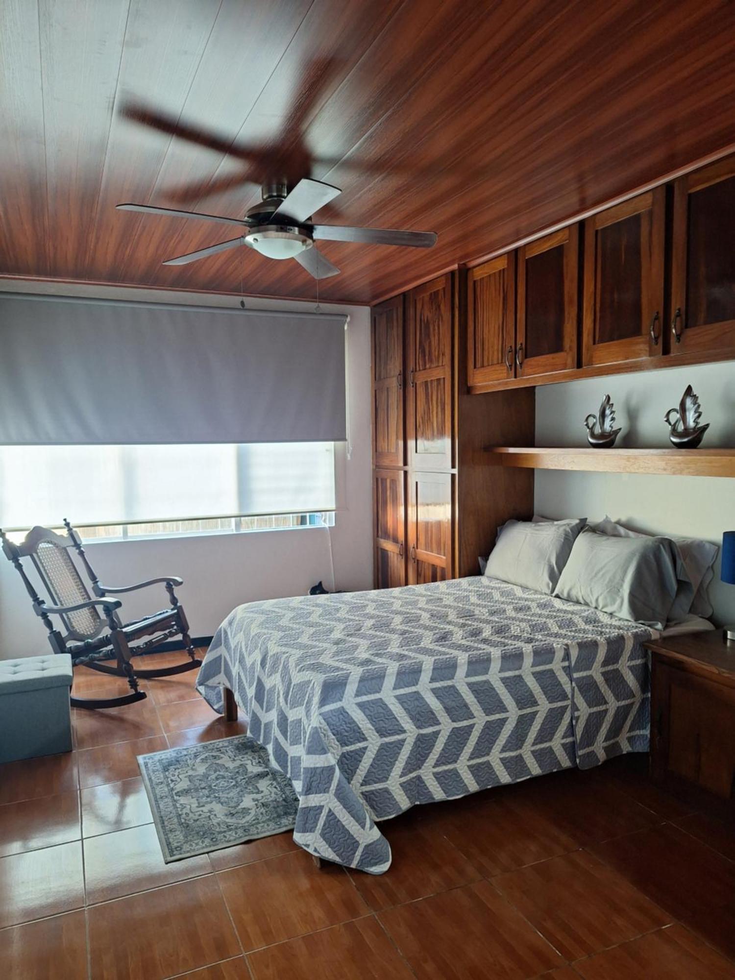 Linda Y Centrica Homestay