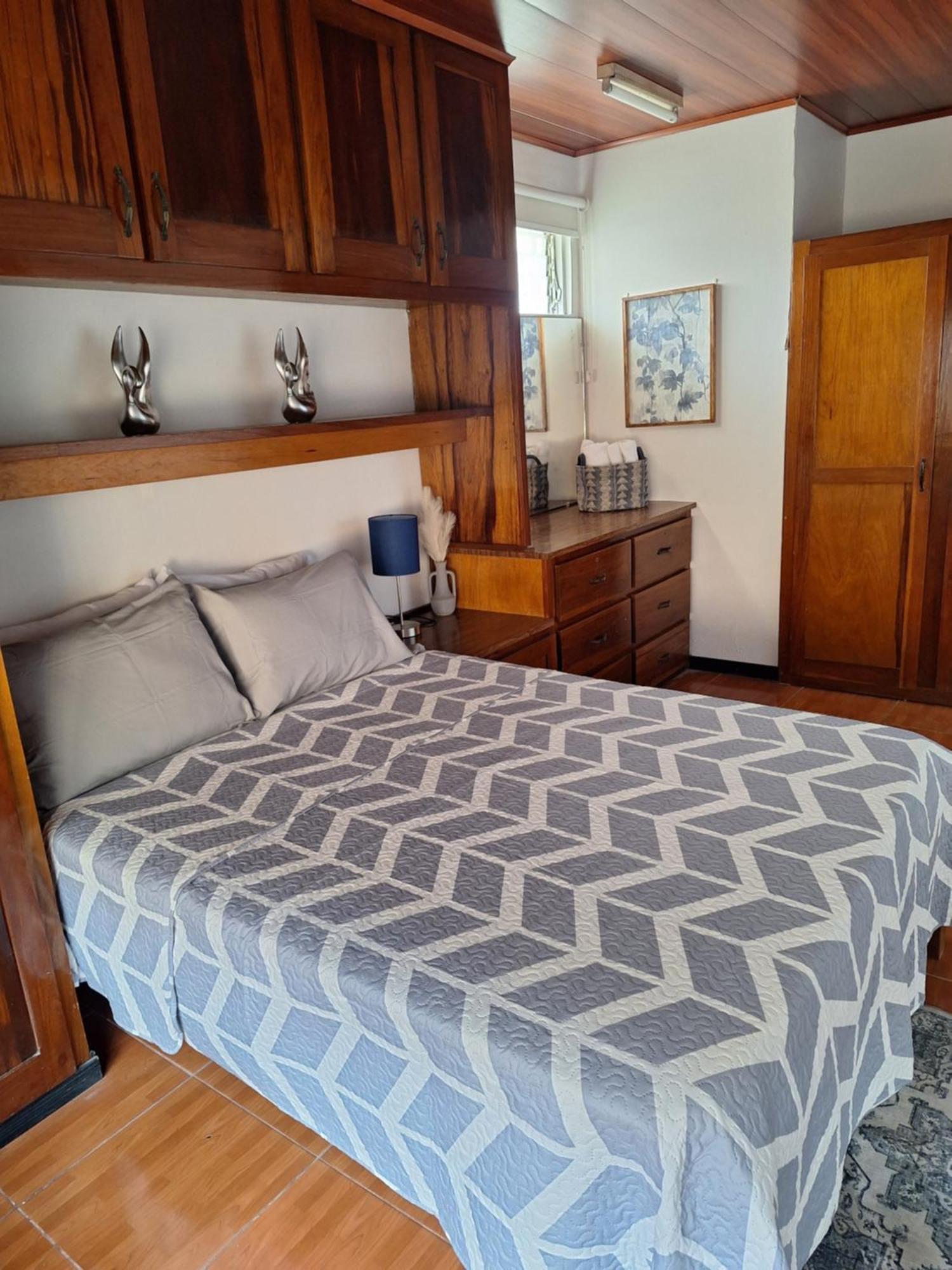 Linda Y Centrica Homestay *